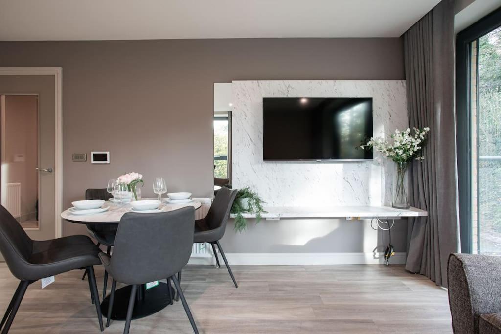 Stunning 2br Next To The Airport Bhd - Free Parking Appartement *